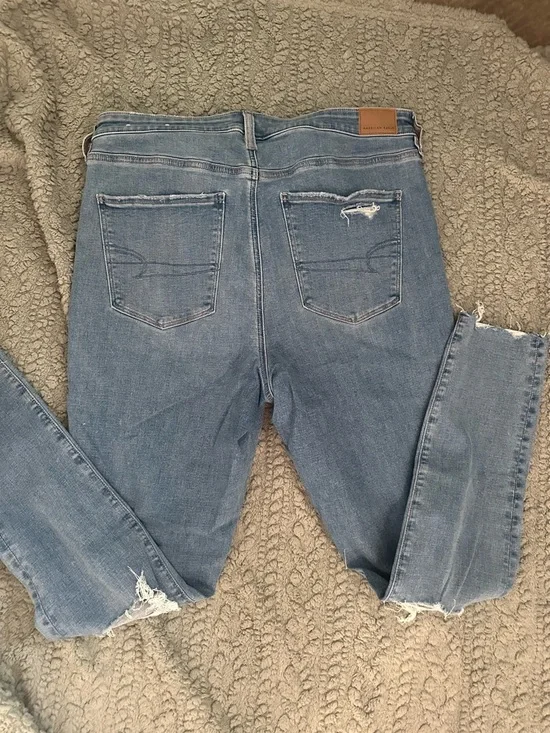 American Eagle Outfitters Light Blue Distressed High-Rise Jeans - Picture 3 of 3